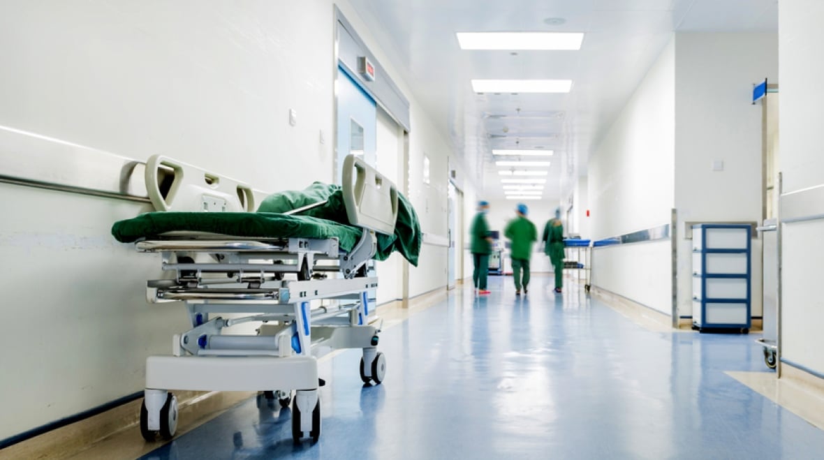 ER doctor challenges Alberta premier to come on shift, see patients wait in hallways