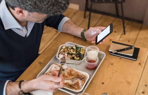 How Social Media may contribute to eating disorders in youth